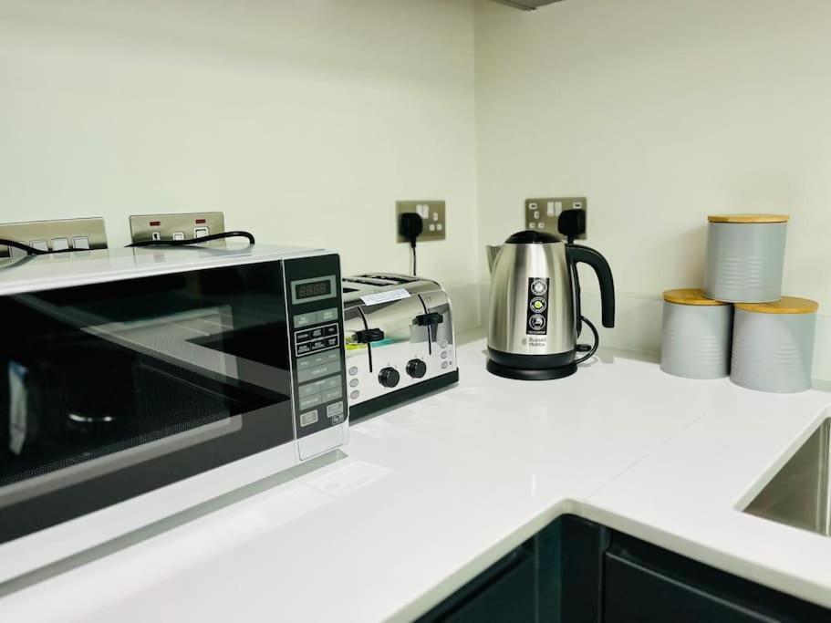 Lovely Studio Apartment With Free Parking Included! Mánchester Exterior foto