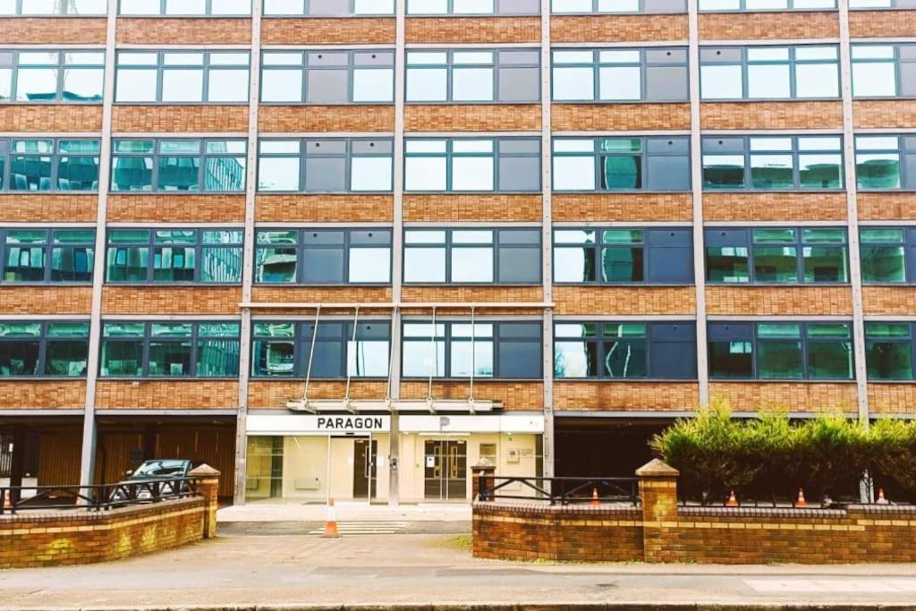 Lovely Studio Apartment With Free Parking Included! Mánchester Exterior foto